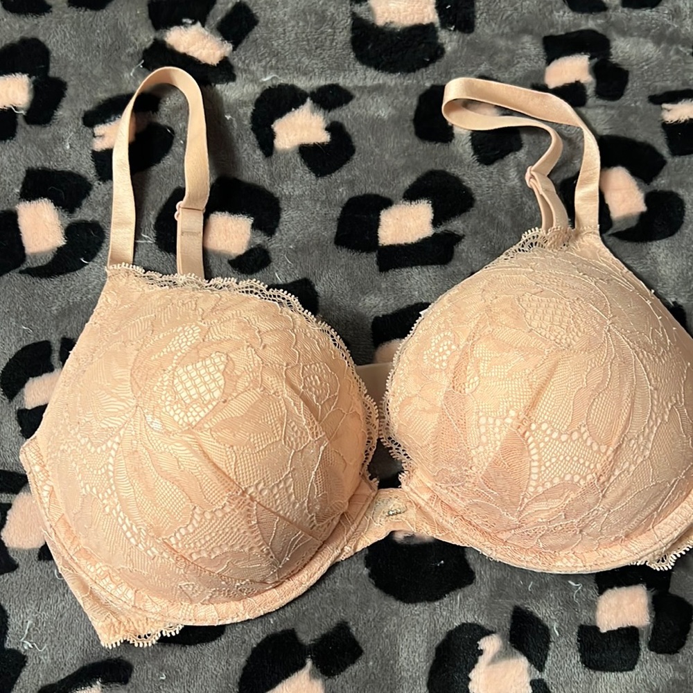 Pale pink Victoria Secret very sexy push up bra. 34DD